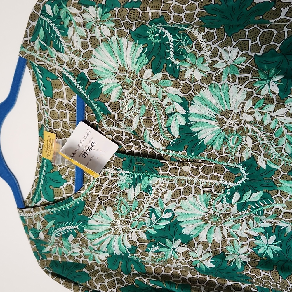 Tunic size large - Picture 2 of 5